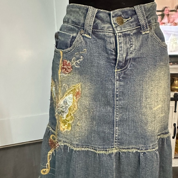 Jou Jou Dresses & Skirts - EUC Joujou vintage size 9/10 denim skirt with butterfly detailing/ rhinestones